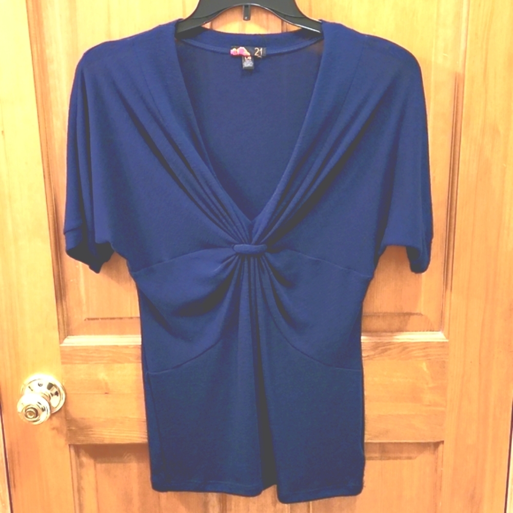 FOREVER 21 Blue top, elbow sleeve Size L